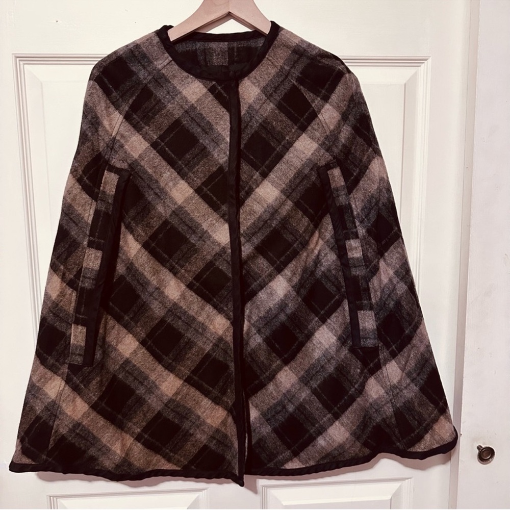 Zara | Cape | Plaid Cape | Beige, Gray & Black - Picture 7 of 7